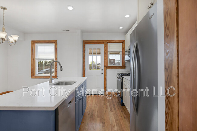 Building Photo - 730 Rappolla St