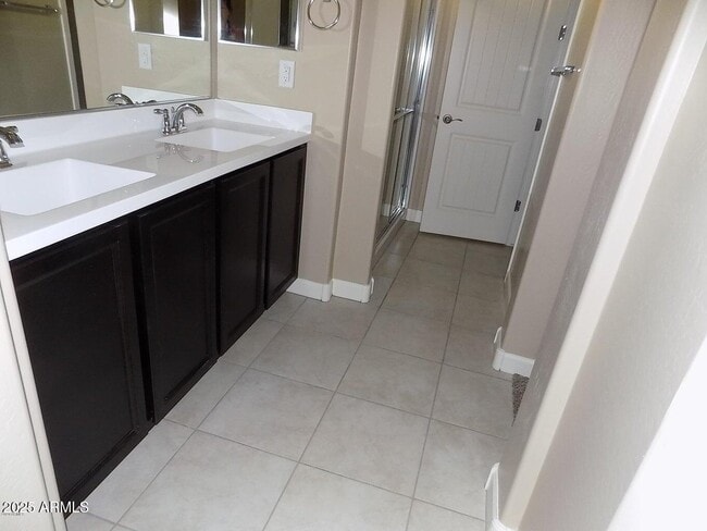 Building Photo - 1367 S Country Club Dr