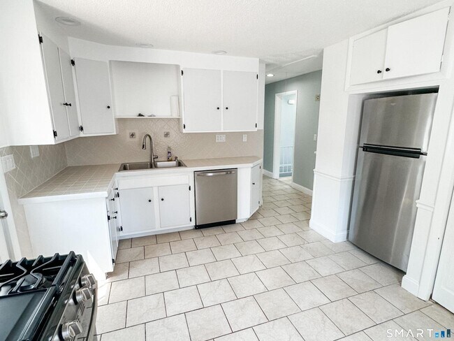 Building Photo - 439 Henry Ave Ext