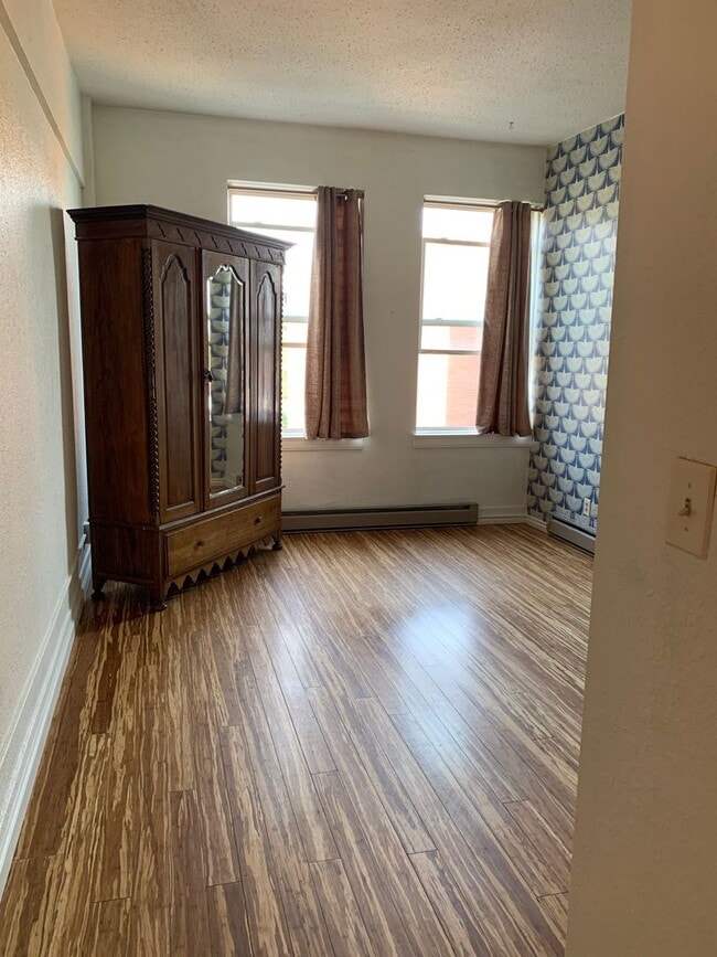 Building Photo - Two bedroom in the Placer downtown-dog neg...