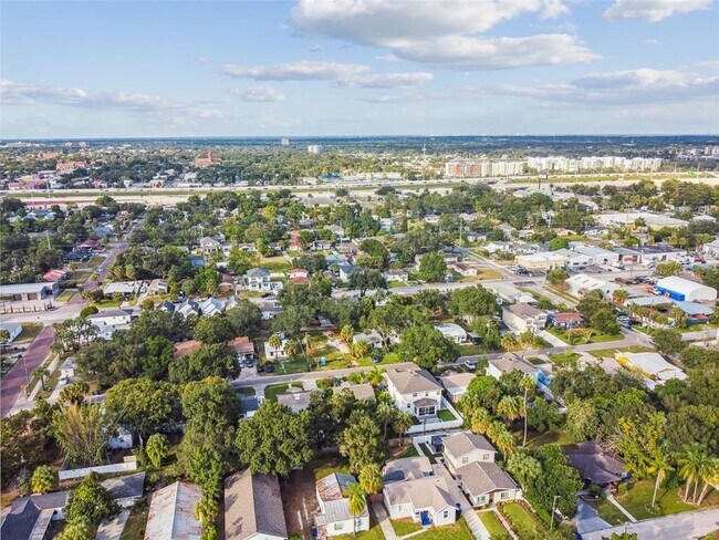 Building Photo - 1913 W Lemon St