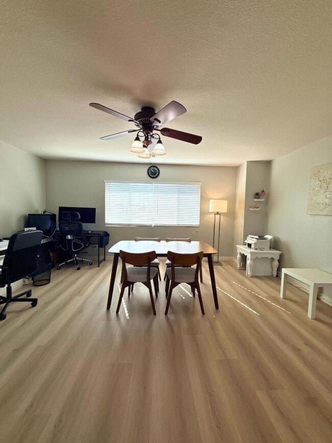 Building Photo - 14115 Desert Rose St