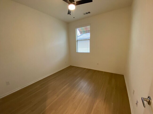 Building Photo - 3 bed, 3.5bath wihtin The Pacific Ridge Community in Oceanside