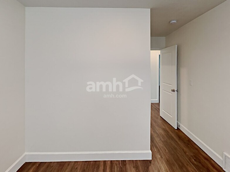 Building Photo - 373 North St