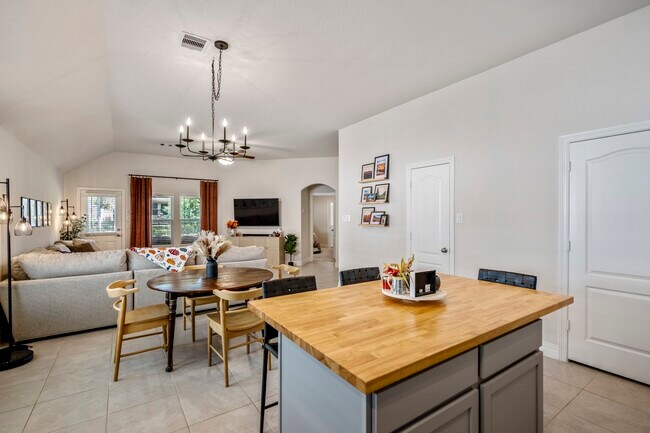 Building Photo - 40527 Goldeneye Pl