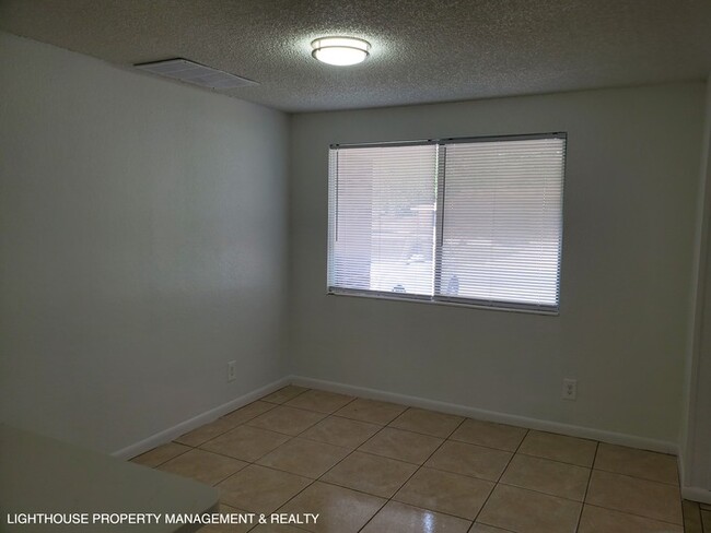Building Photo - Charming 4 Bed/2 Bath Home!