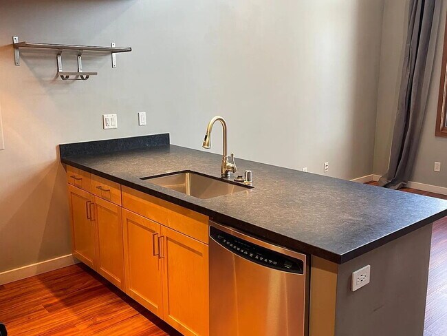Building Photo - "Charming 1-Bedroom Oasis in the Heart of San Francisco!"