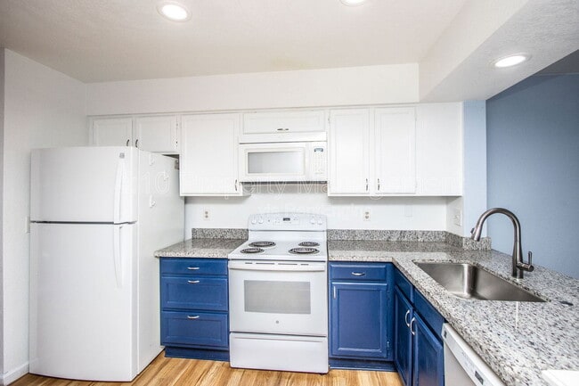 Building Photo - 1718 S Longmore