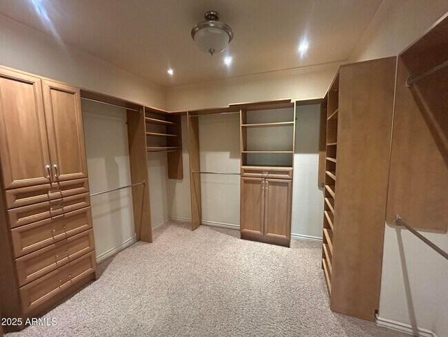 Building Photo - 7215 E Whistling Wind Way