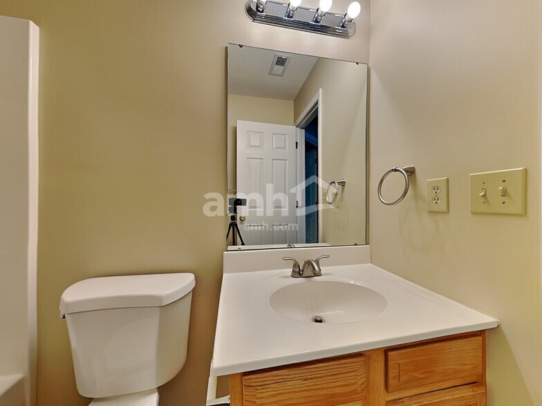 Building Photo - 2132 Lunar Ln