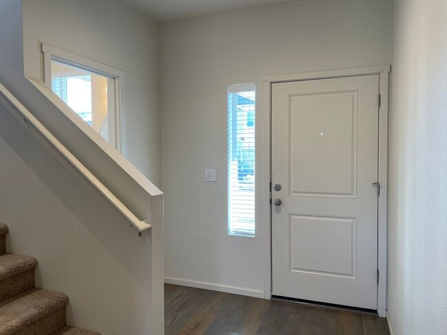 Building Photo - BEAUTIFUL 3 Bedroom 2.5 Bath Home! High Ce...