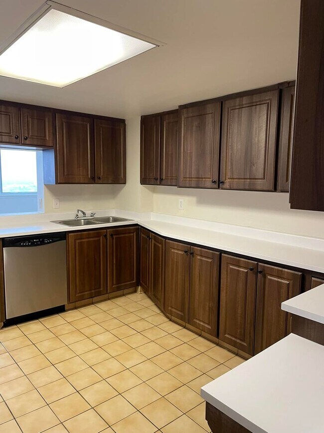 Building Photo - Zions Summit