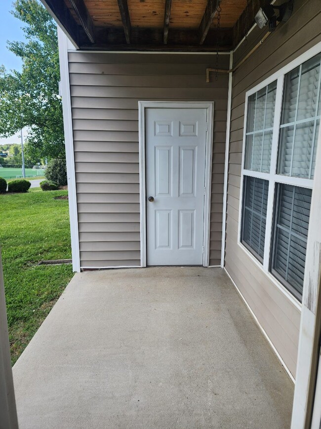 Building Photo - 6105 Hedgecock Cir