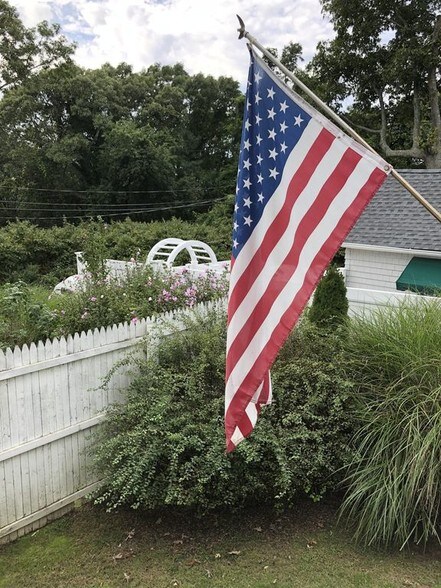 Building Photo - 30 Point Breeze Dr