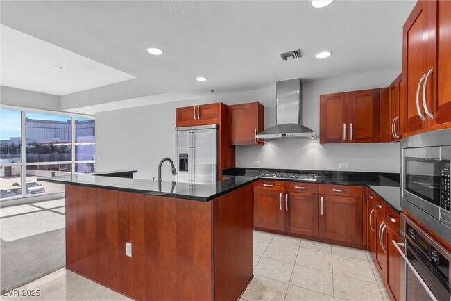 Building Photo - 4525 Dean Martin Dr