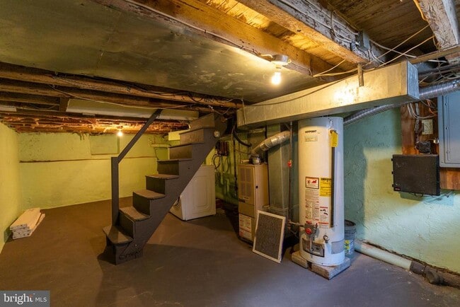 Building Photo - 1905 Waterloo St