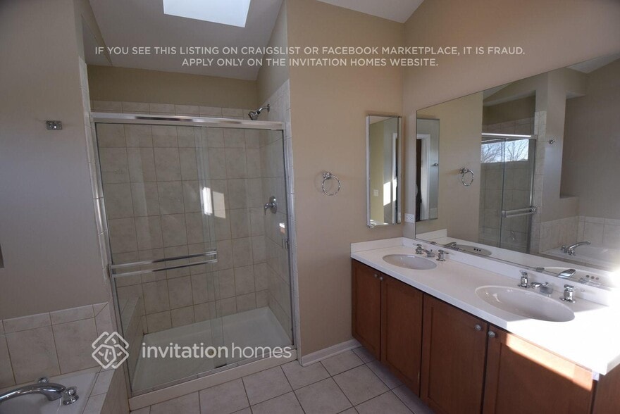 Building Photo - 878 Deer Path Dr