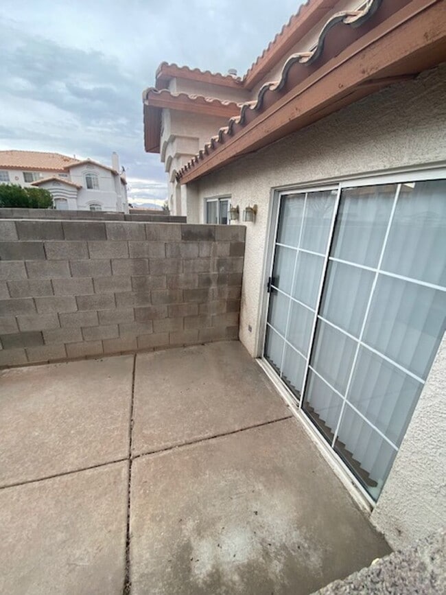 Building Photo - Cozy 3 Bedroom Summerlin Townhome for Rent!