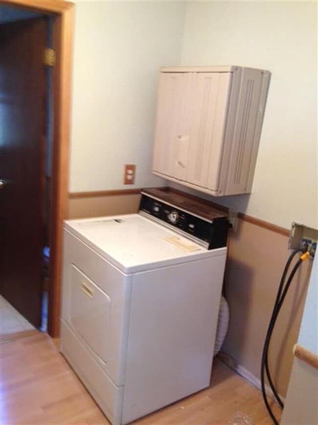 Building Photo - Cute 2 Bedroom House