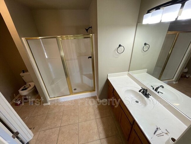 Building Photo - 400 N Willowood Dr