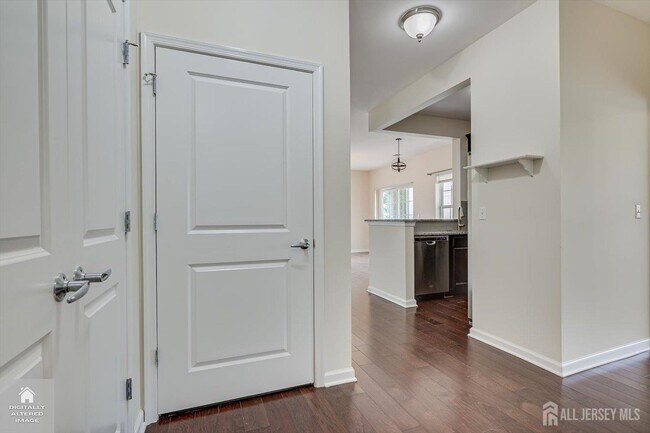 Building Photo - 712 Strassle Wy