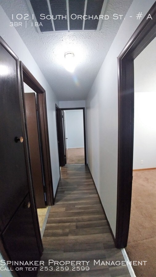 Building Photo - Newly renovated Duplex by TCC
