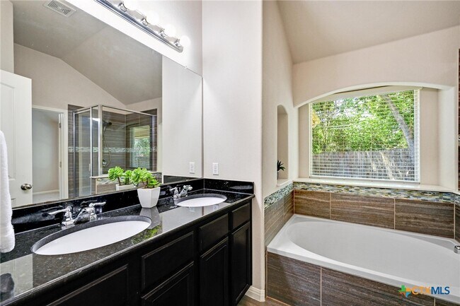 Building Photo - 2500 Highland Haven Dr