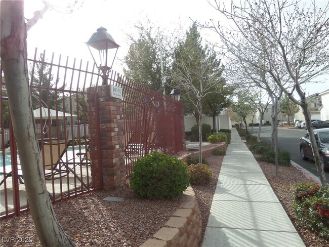 Building Photo - 10382 Cherry Brook St