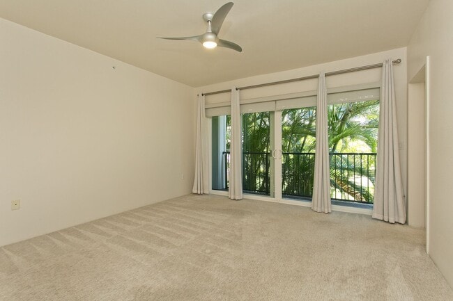 Building Photo - Wonderfully located - Three bedroom two ba...