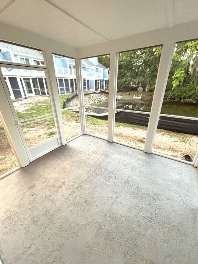 Building Photo - 2BD/2.5BA - TOWNHOME IN MT PLEASANT - AVAILABLE 8/1/26