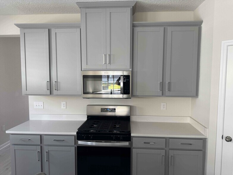 Building Photo - 193 Spruce Hl Pt