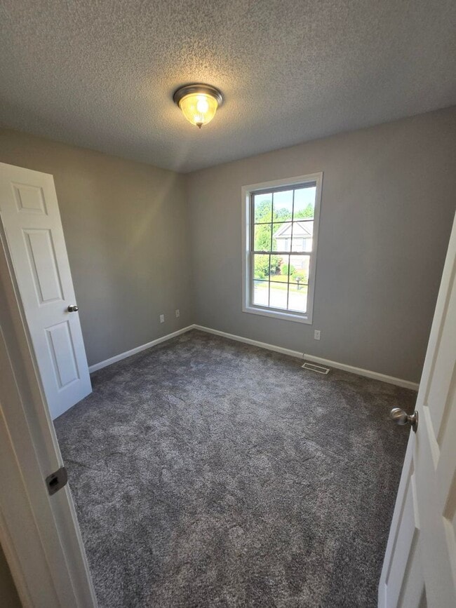 Building Photo - Charming 3 Bedroom Home in Historic Jonesb...