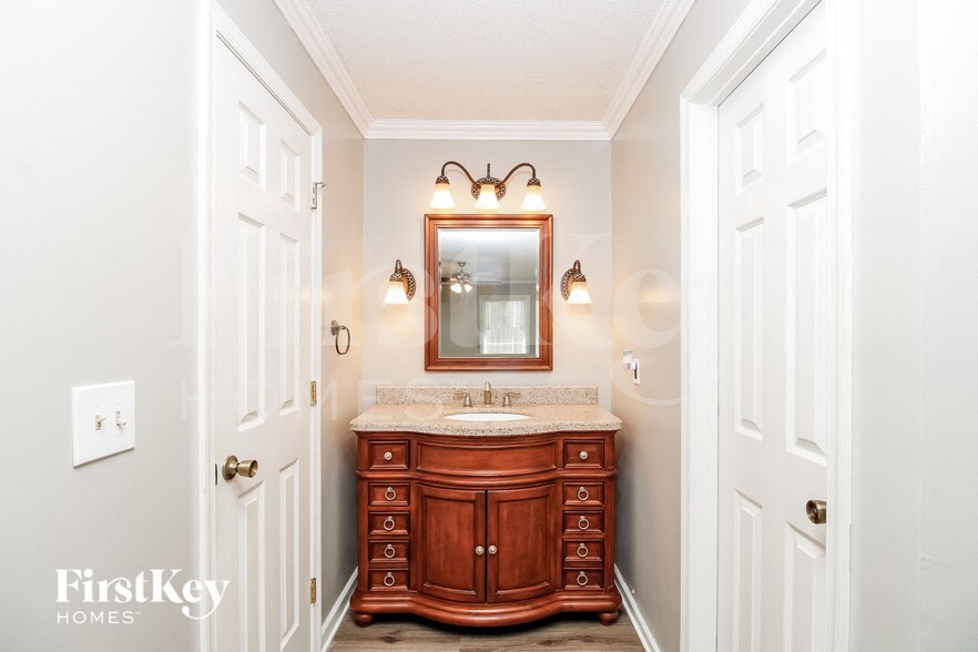 Building Photo - 6706 River Hills Dr