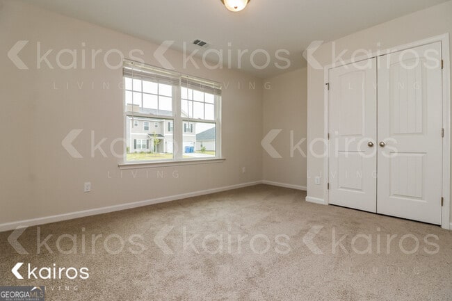 Building Photo - 17 Red Oak Dr.