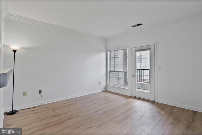 Building Photo - 4854 Eisenhower Ave
