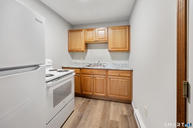 Building Photo - 46 N Cherry St