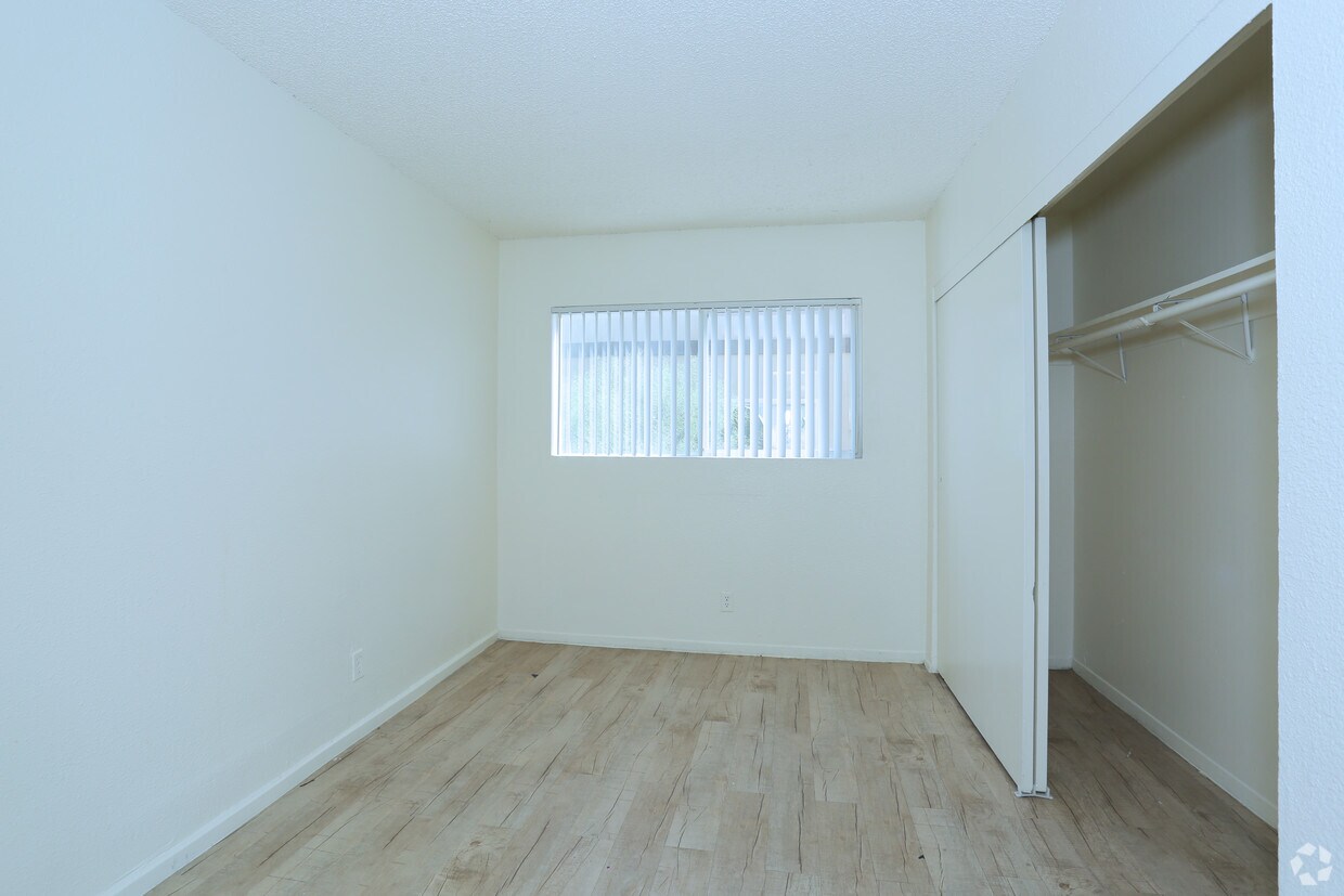 Pine Village Apartments Las Vegas