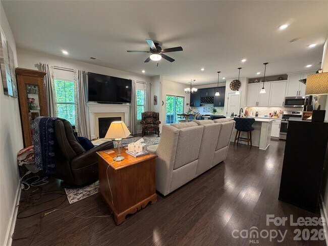 Building Photo - 163 Beacon Dr