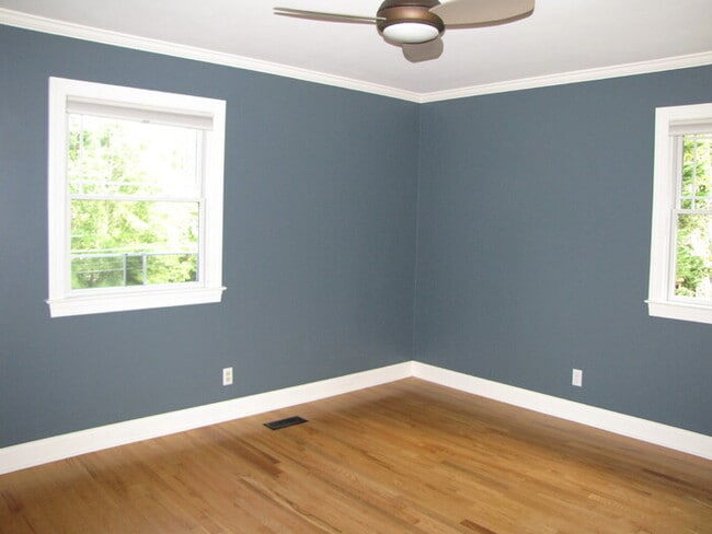 Building Photo - 501 Parkview Dr