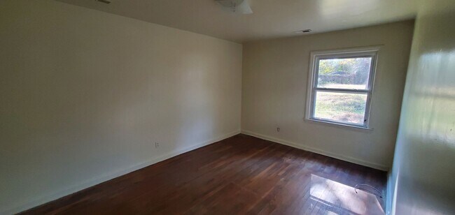 Building Photo - 2 Bedroom Duplex