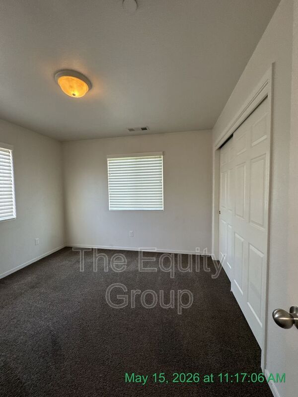 Building Photo - 2226 W Lark Ave