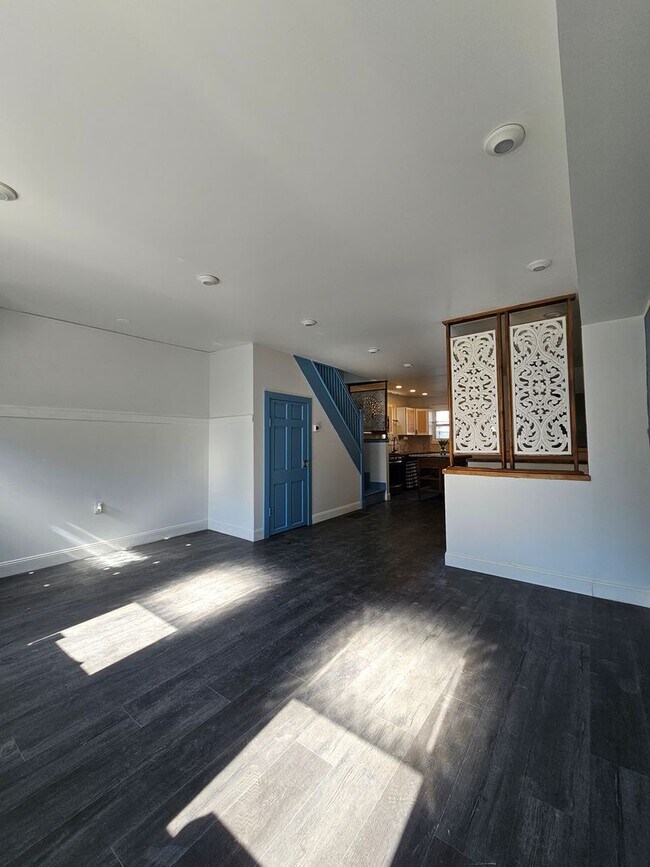 Building Photo - 513 Poplar St