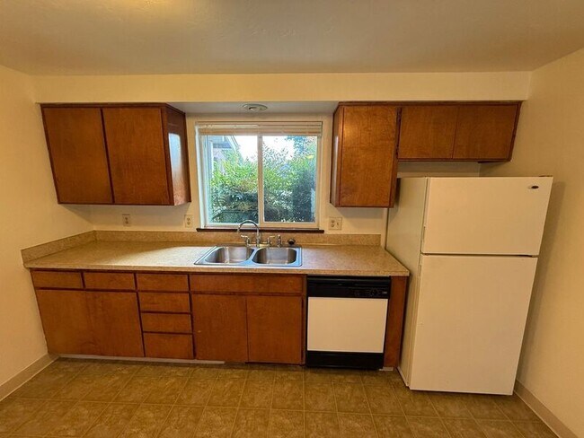 Building Photo - 2907 Moraga Ave SE