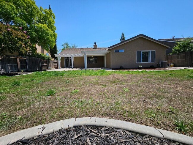 Building Photo - 3533 Des Moines Dr