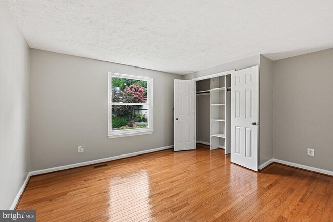 Building Photo - 9409 Mirror Pond Dr