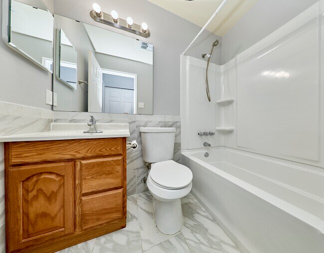 Building Photo - 15481 Duxbury Way