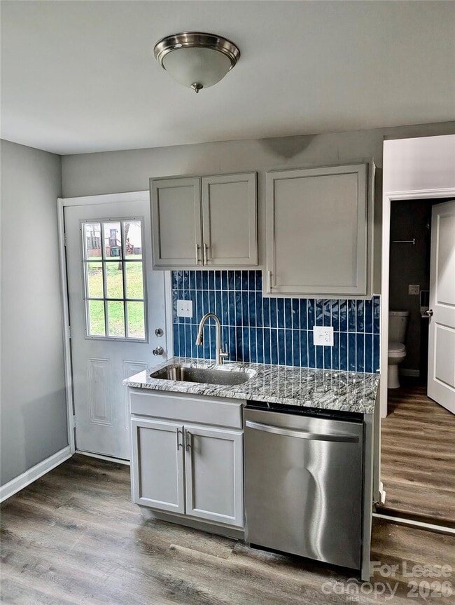 Building Photo - 457 Fewell St
