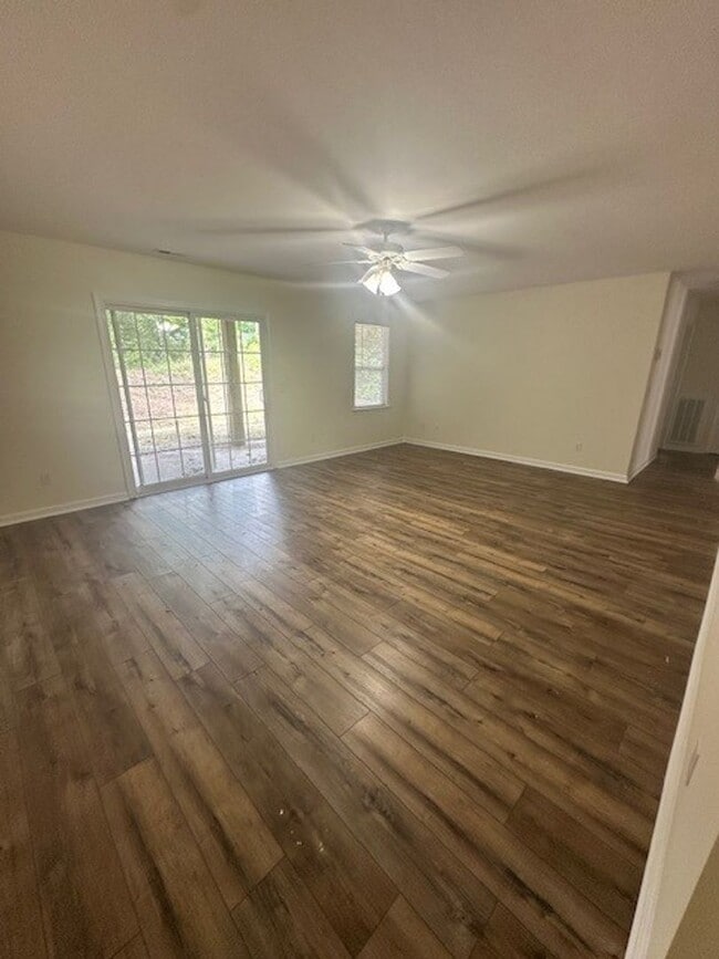 Building Photo - 3 Bedroom Condo