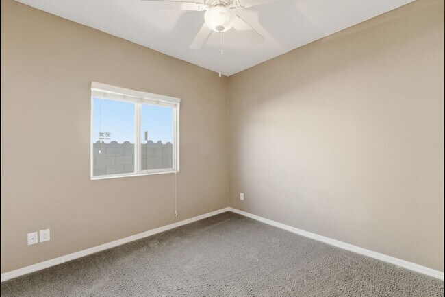 Building Photo - Ironwood Crossing Gem! 3 Bed + Den, Open Layout & Resort Amenities