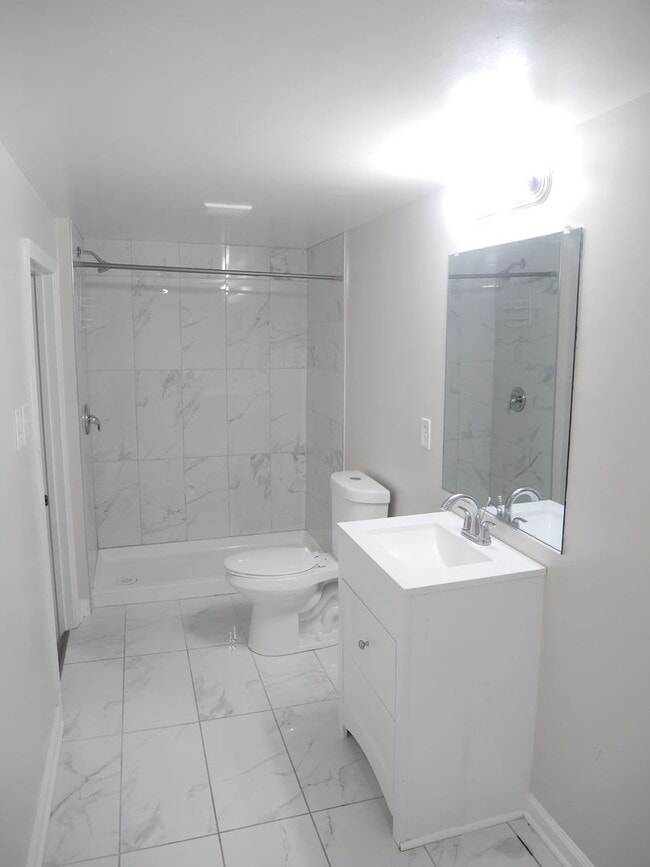 Building Photo - Rare Find! 4 Bedroom, 2 Bathroom Townhome ...